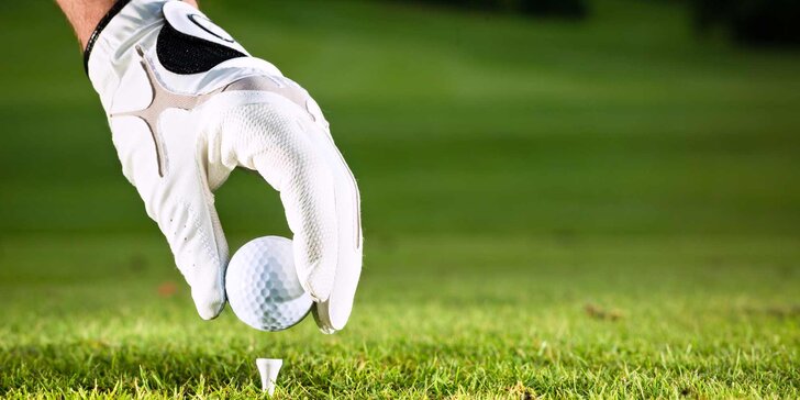 Lekce základů golfu pod dohledem zkušené trenérky