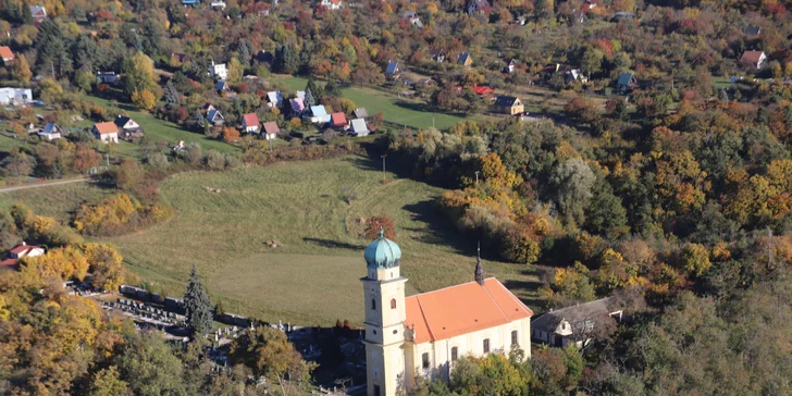 Romantický vyhlídkový let luxusním letadlem Cirrus SR 20 pro dvě osoby a k tomu sekt