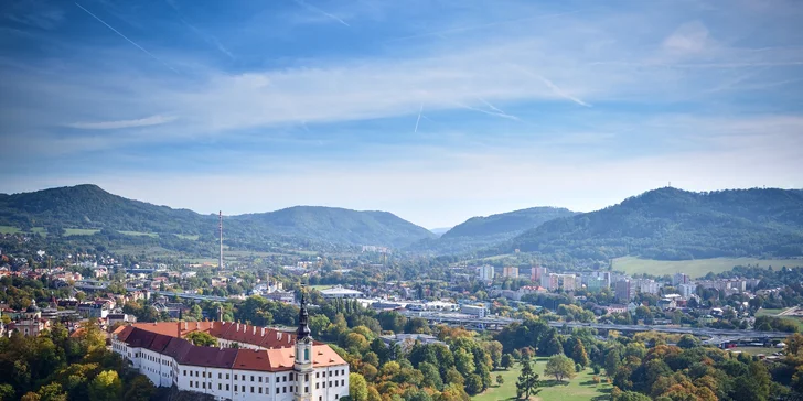 Pobyt v centru Děčína až pro 5 osob: snídaně a wellness