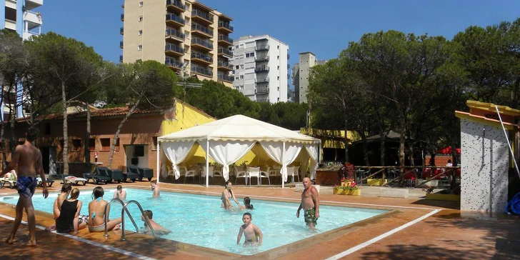 Španělská Costa Brava: zájezd pro rodiče s dětmi s táborovým programem a plnou penzí
