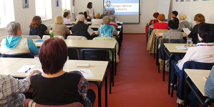 Přispějte na přednášky pro seniory: mediální obezřetnost i pozitivní přístup k životu