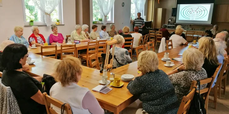 Přispějte na přednášky pro seniory: mediální obezřetnost i pozitivní přístup k životu