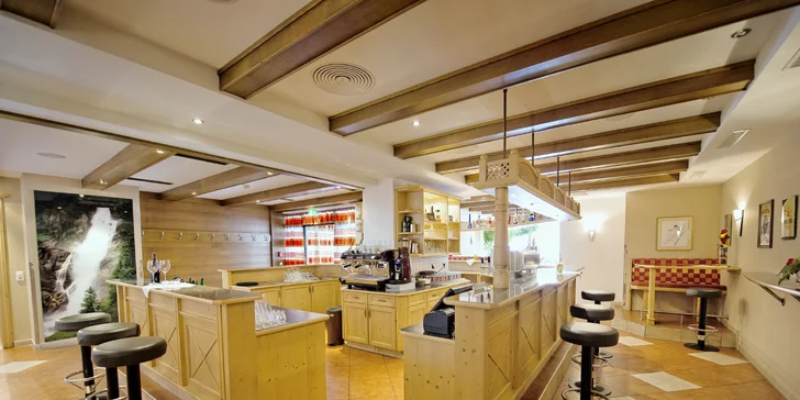 Zimní dovolená v Rakousku: 4* hotel s polopenzí a wellness, 100 m od sjezdovek, 1 dítě do 3,9 let zdarma