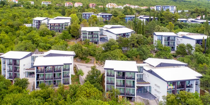 Dovolená v Chorvatsku: moderní hotelový resort, pokoje pro pár i rodiny a polopenze