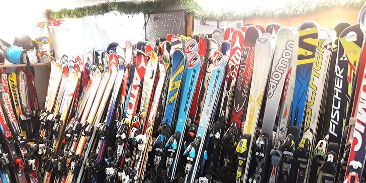 Plný servis lyží nebo snowboardu: vyvaření rýh, broušení hran i voskování