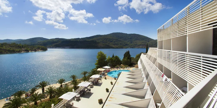 Dovolená na Korčule: hotel v ústraní se soukromou pláží a bazénem, all inclusive, pokoje pro dva i rodinu