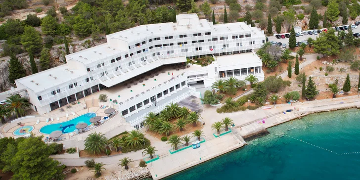 Dovolená na Korčule: hotel v ústraní se soukromou pláží a bazénem, all inclusive, pokoje pro dva i rodinu