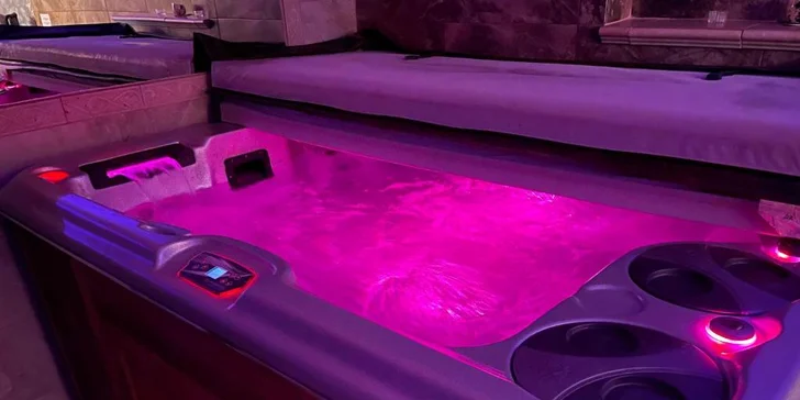 Privátní wellness na 2–3 hod. i s láhví vychlazeného sektu až pro 4 osoby