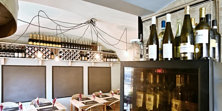 Mořská hostina s vínem a citronovým likérem pro dva v restauraci Casanova