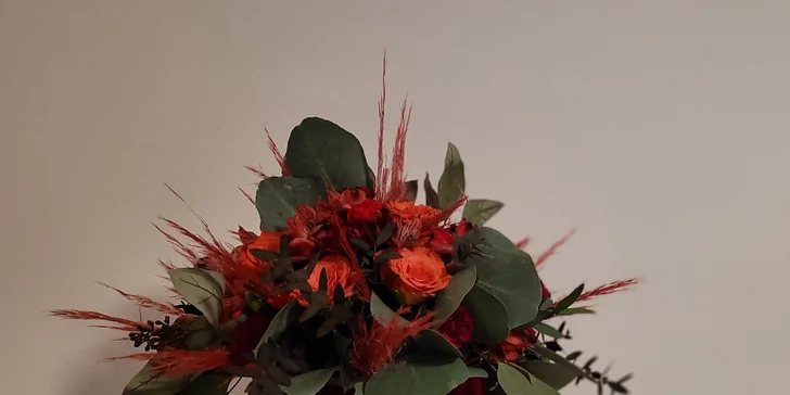 Elegantní Flower Boxy nejen na Valentýna: kytice různých barev a velikostí