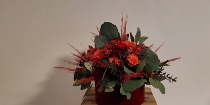 Elegantní Flower Boxy nejen na Valentýna: kytice různých barev a velikostí