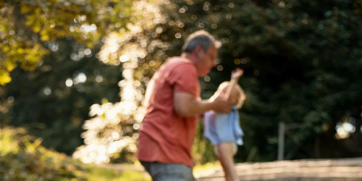 Přátelské a přitom profesionální focení v ateliéru nebo exteriéru: partnerské, těhotenské i rodinné