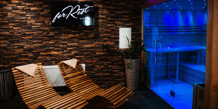 Dovolená v absolutním klidu: hotel uprostřed lesa, snídaně i vířivka na terase