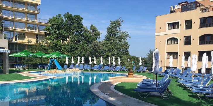 All inclusive dovolená v Bulharsku: apartmány pro páry i rodiny, bazén, animace, na přání i letenka