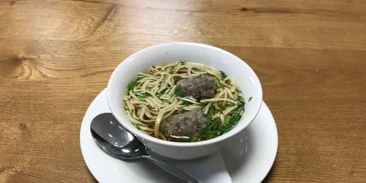 Gastronomický zážitek kousek od Brna: čtyřchodové menu s kuřecím prsem Supreme nebo hovězím burgerem