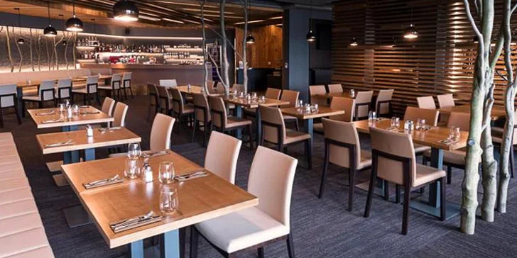 Snídaňové menu na D1 kousek od Brna: omeleta, croissant, juice i káva