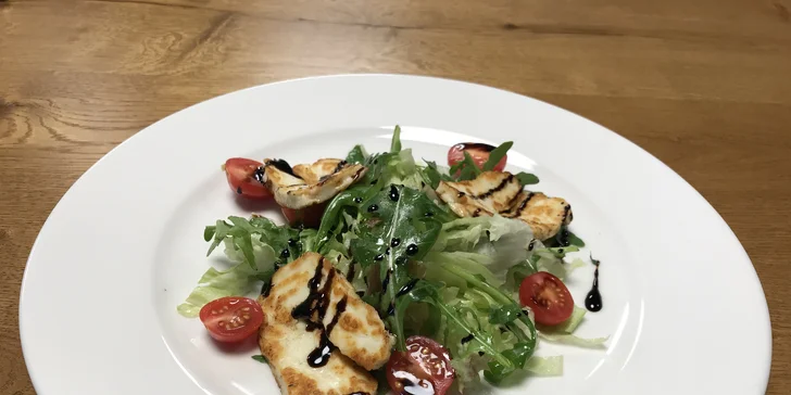 Gastronomický zážitek kousek od Brna: čtyřchodové menu s kuřecím prsem Supreme nebo hovězím burgerem