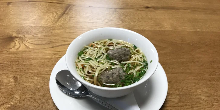 Gastronomický zážitek kousek od Brna: čtyřchodové menu s kuřecím prsem Supreme nebo hovězím burgerem