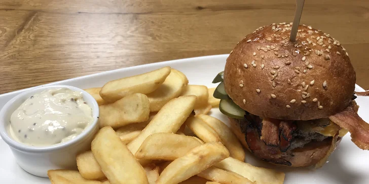 Gastronomický zážitek kousek od Brna: čtyřchodové menu s kuřecím prsem Supreme nebo hovězím burgerem