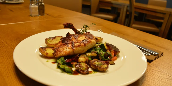 Gastronomický zážitek kousek od Brna: čtyřchodové menu s kuřecím prsem Supreme nebo hovězím burgerem