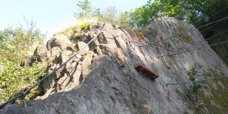 Via Ferrata: lezení po Slánské hoře u Slaného až pro 3 osoby, lehčí či těžší obtížnost