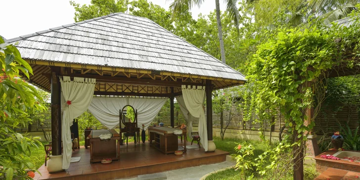 Exotický 4* resort na Maledivách: 7–14 nocí, bazén, 1 dítě zdarma, česky hovořící delegát