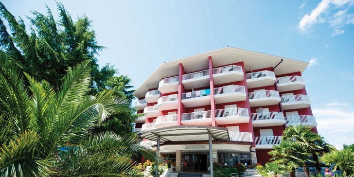Dovolená v letovisku Izola: 4* hotel, snídaně, bazén, pláž s tobogánem, 2 děti do 14,9 let zdarma