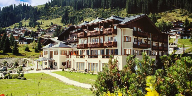 Léto nebo podzim v Tyrolsku: 4* hotel s polopenzí, neomezeným wellness a kartou slev