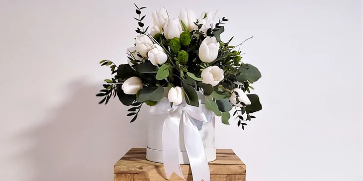 Elegantní Flower Boxy nejen na Valentýna: kytice různých barev a velikostí