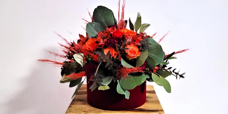 Elegantní Flower Boxy nejen na Valentýna: kytice různých barev a velikostí
