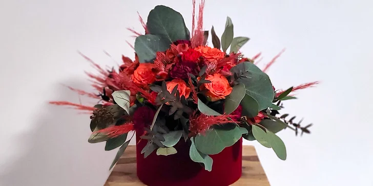Elegantní Flower Boxy nejen na Valentýna: kytice různých barev a velikostí