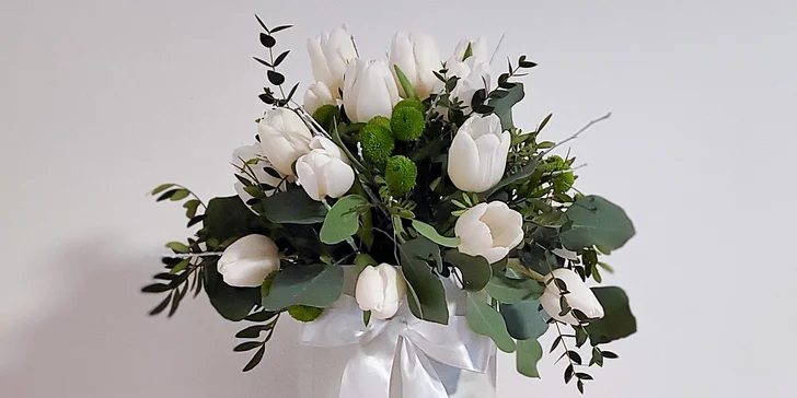 Elegantní Flower Boxy nejen na Valentýna: kytice různých barev a velikostí