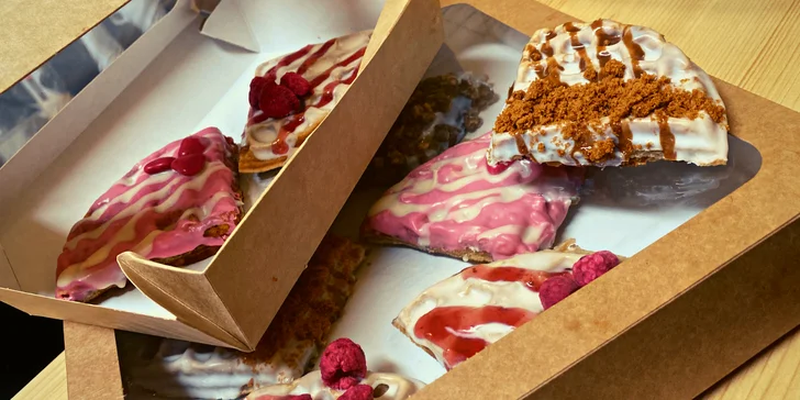 Box 8 belgických vaflí na odnos s sebou: bílá čokoláda, karamel i malina