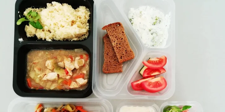 Krabičkové menu o 5 chodech i s rozvozem: 1 či 5 dní, 5000–9000 kJ