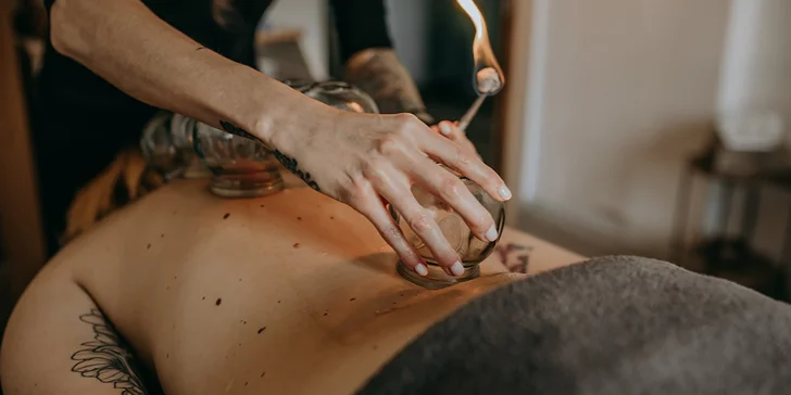 Masáž dětem pomůže odbourat napětí, bude se jim lépe spát a naučí se odpočívat.