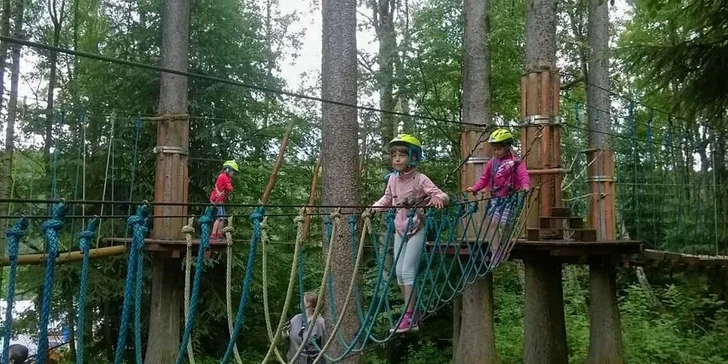 Aktivní odpočinek v moderním hotelu v Krkonoších: snídaně či polopenze, koloběžky i vstup do lanového parku
