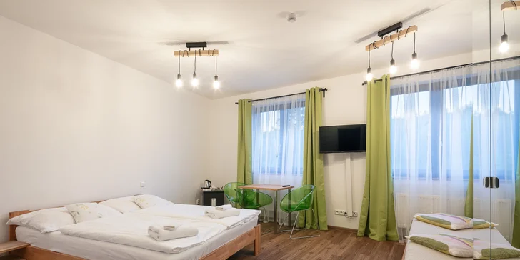 Aktivní odpočinek v moderním hotelu v Krkonoších: snídaně, půjčení koloběžek a vstup do lanového parku