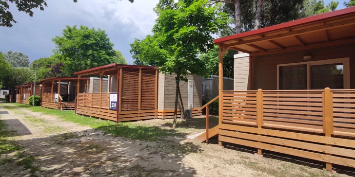 Rodinný pobyt v Itálii: plně vybavený mobilní dům, spousta bazénů a atrakcí i soukromá pláž