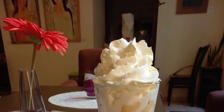 Oslaďte si život: káva a dezert v Atrium Café podle výběru pro 1 i 2 osoby