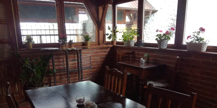 Americké léto: burgerové menu s trhanými žebírky a jablečný cider pro dva