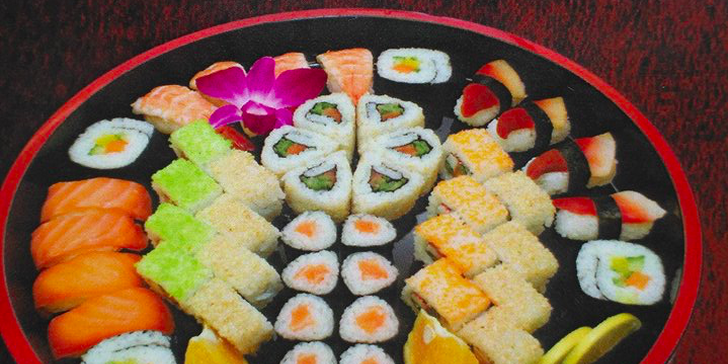 Sushi sety o 24, 36 nebo 46 čerstvých rolkách včetně švestkového vína
