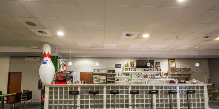 Zábava v BowlingZone: dráha na 60 či 120 minut až pro 8 hráčů a k tomu pizza nebo dvě