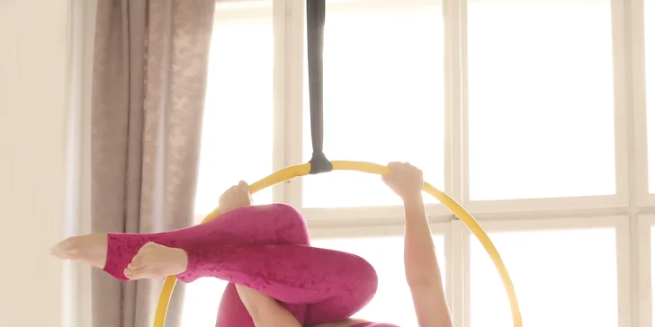Víkendové lekce pole dance, aerial silks nebo aerial hoop pro začátečníky