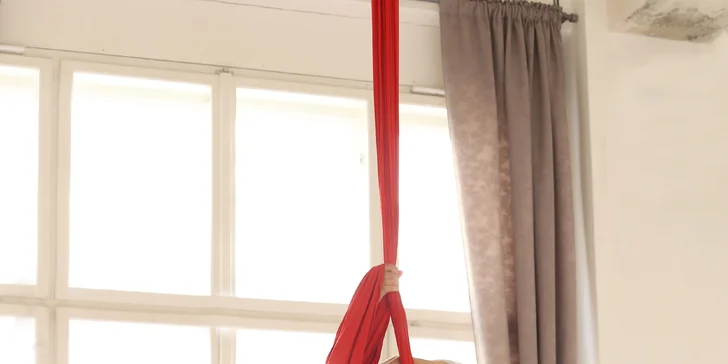 Víkendové lekce pole dance, aerial silks nebo aerial hoop pro začátečníky