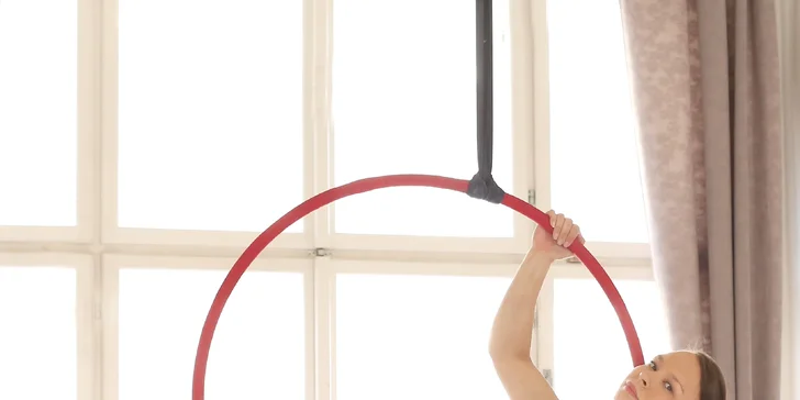 Víkendové lekce pole dance, aerial silks nebo aerial hoop pro začátečníky