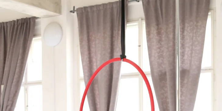 Víkendové lekce pole dance, aerial silks nebo aerial hoop pro začátečníky