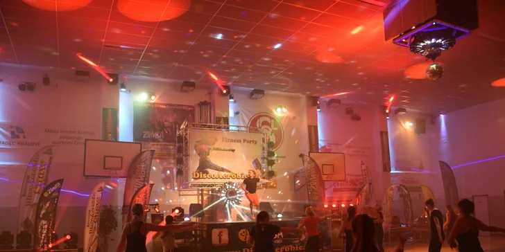 Latino dance či aerobní cvičení: permanentka na 3 nebo 5 vstupů, různé styly zakončené aerobním cvičením a posilováním