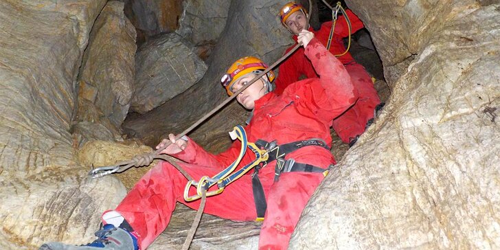 Nejdobrodružnější jeskynní trasa Moravského krasu: 40 m hluboká ferrata v jeskyni