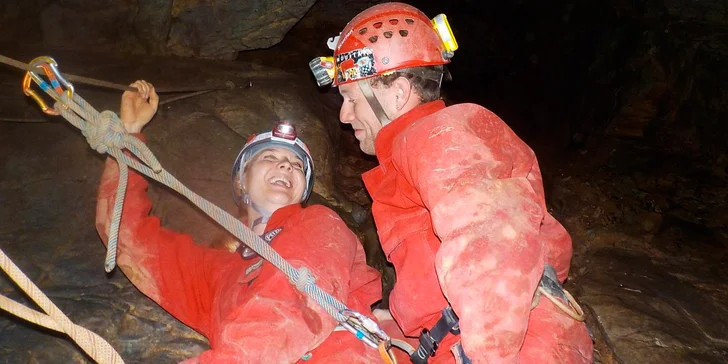 Nejdobrodružnější jeskynní trasa Moravského krasu: 40 m hluboká ferrata v jeskyni