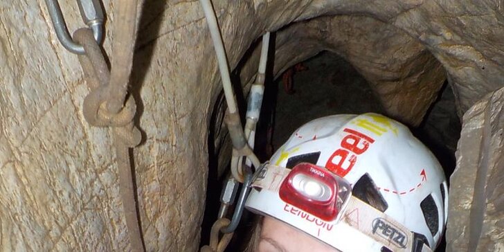 Nejdobrodružnější jeskynní trasa Moravského krasu: 40 metrů hluboká ferata v jeskyni